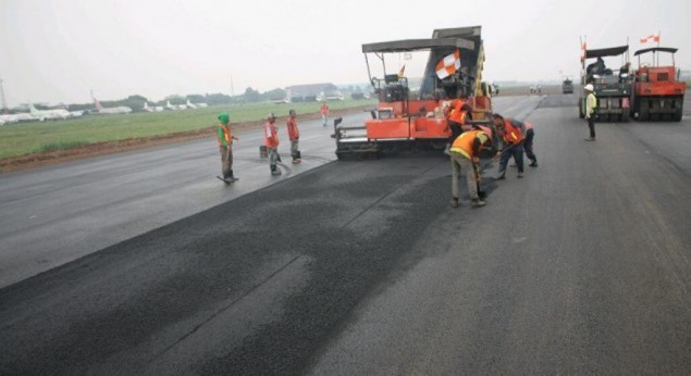 sempat-ditutup-2-jam-bandara-adi-sumarmo-beroperasi-normal