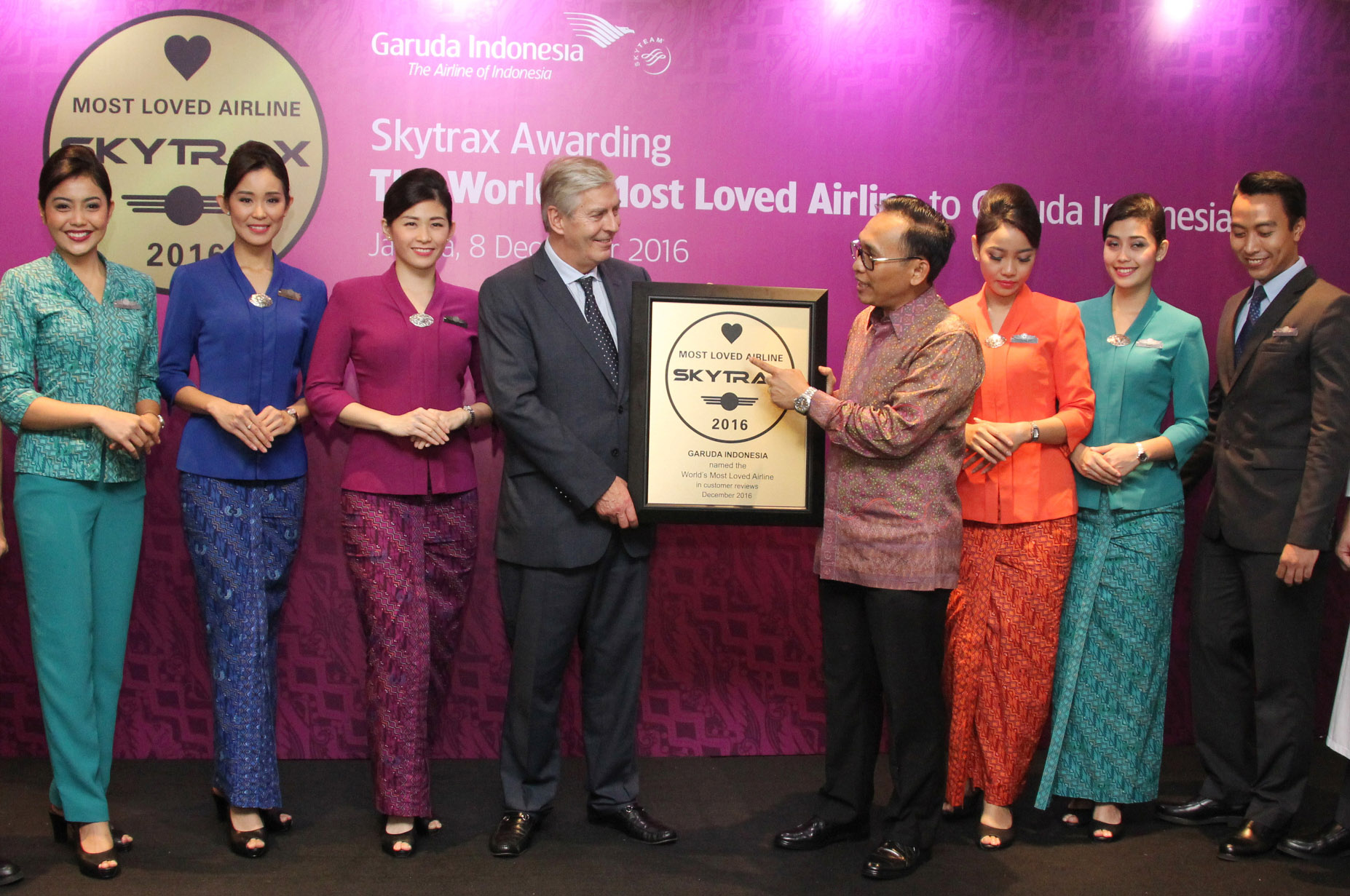 garuda-indonesia-terima-penghargaan-worlds-loved-airline-dari-skytrax