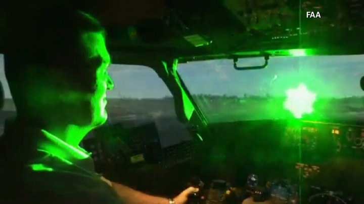 pelaku-serangan-laser-terhadap-pesawat-akan-terancam-pidana
