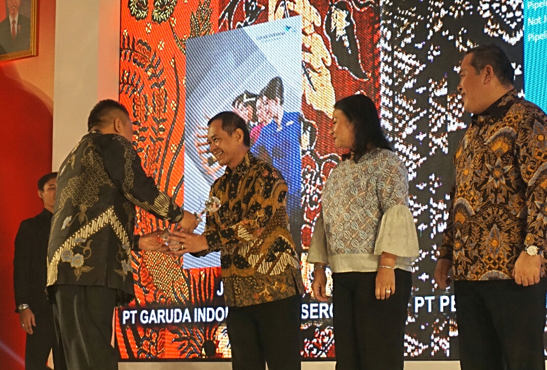 garuda-indonesia-raih-penghargaan-annual-report-award-2016