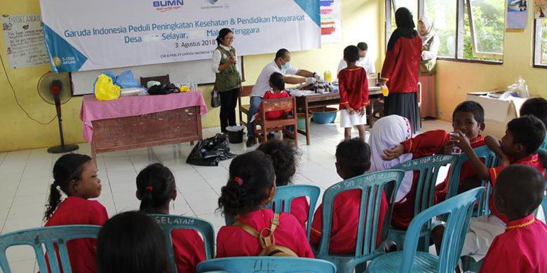 garuda-indonesia-bantu-pendidikan-dan-kesehatan-warga-selayar
