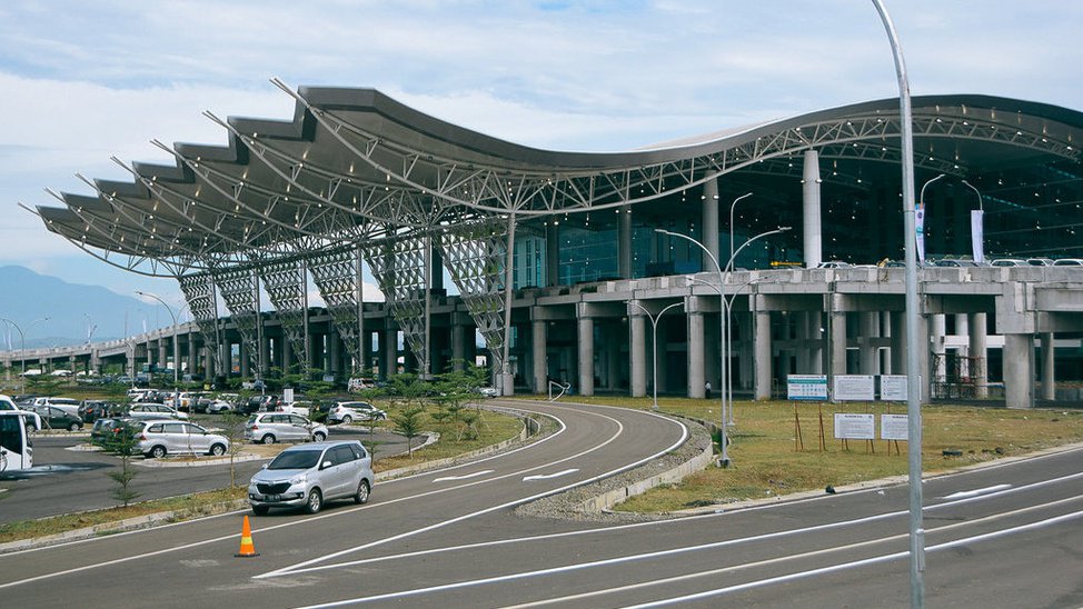 hari-pertama-pengalihan-penerbangan-bandara-kertajati-layani-3-780-penumpang