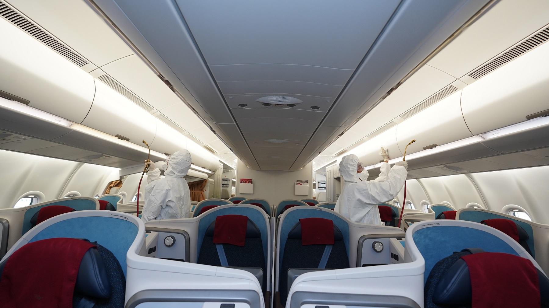 gmf-sigap-lakukan-desinfeksi-pesawat